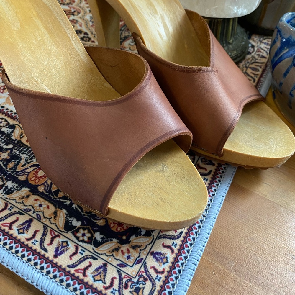 Vintage Tan Leather Women's Heels - Picture 7 of 8
